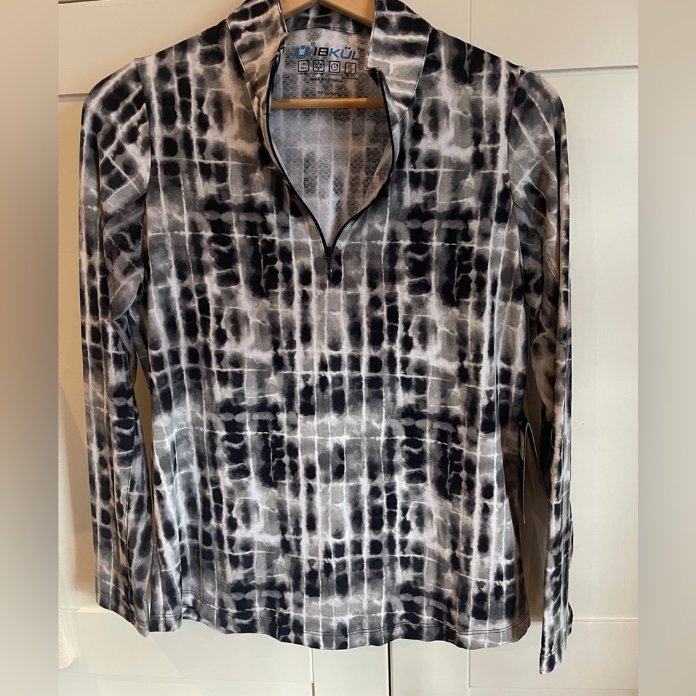 Runners Work out 1/2 zip pullover in black/white pattern